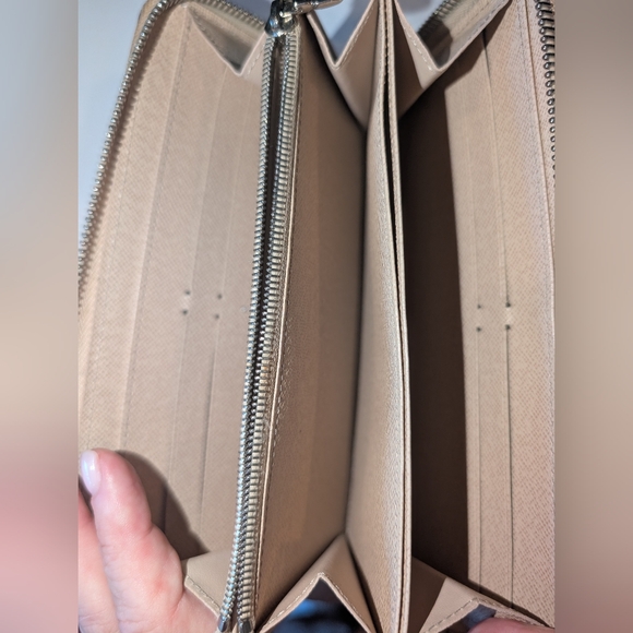 Authentic Vintage Louis Vuitton Cream Epi  Leather Zippy Long Wallet - Picture 8 of 11